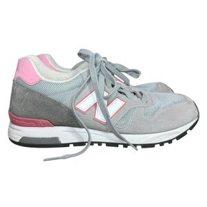 New Balance 565 sneakers in grey suede and pink‎ accents.  Size 9